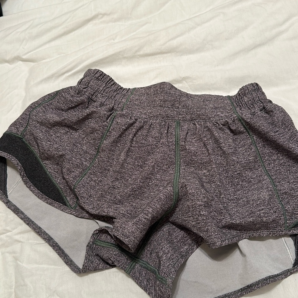 lululemon hotty hot 2.5 shorts